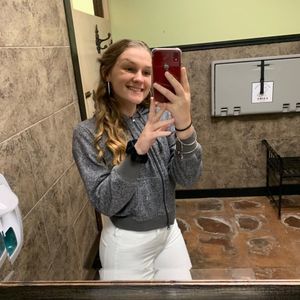 Meet your Posher, Kendra